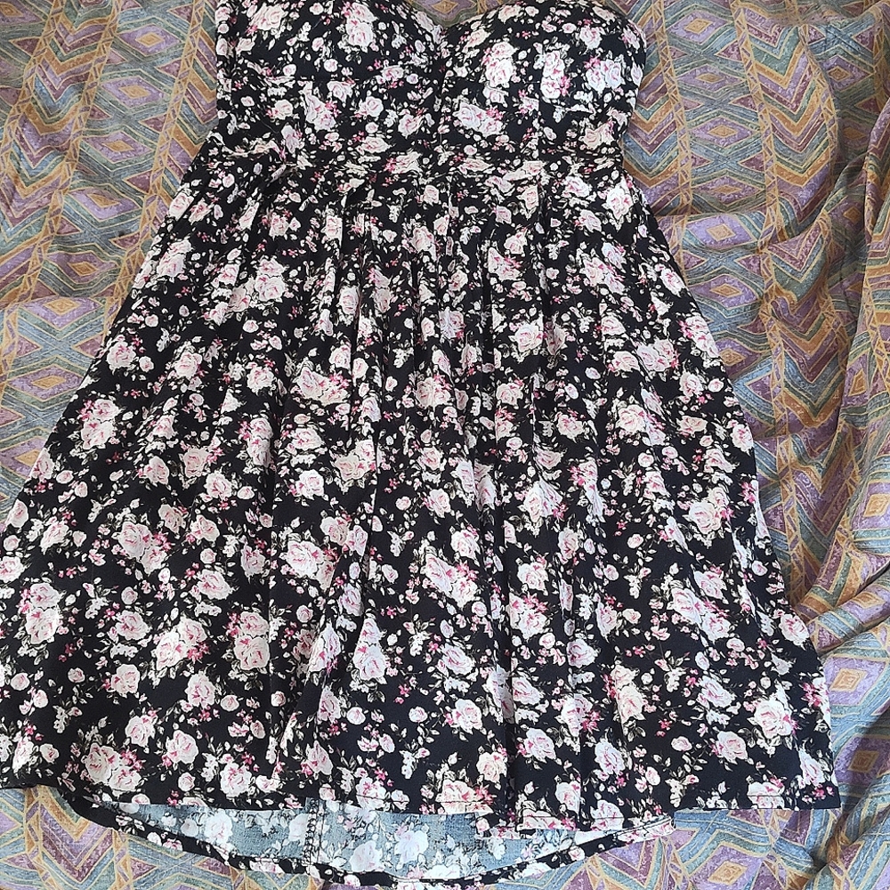 NWOT Strapless 🌺 Dress Size M